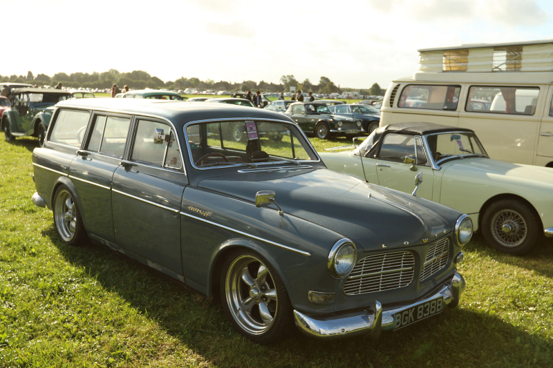 Illustration for article titled The Parking Lot At The Goodwood Revival Is The Most Magical Parking Lot In The World